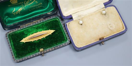 An early 20th century 9ct gold brooch and a pair of 18ct gold dress studs.